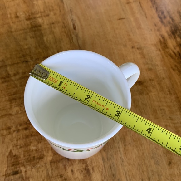 Corning USA Christmas Coffee Mugs Set of 4 - Picture 11 of 11